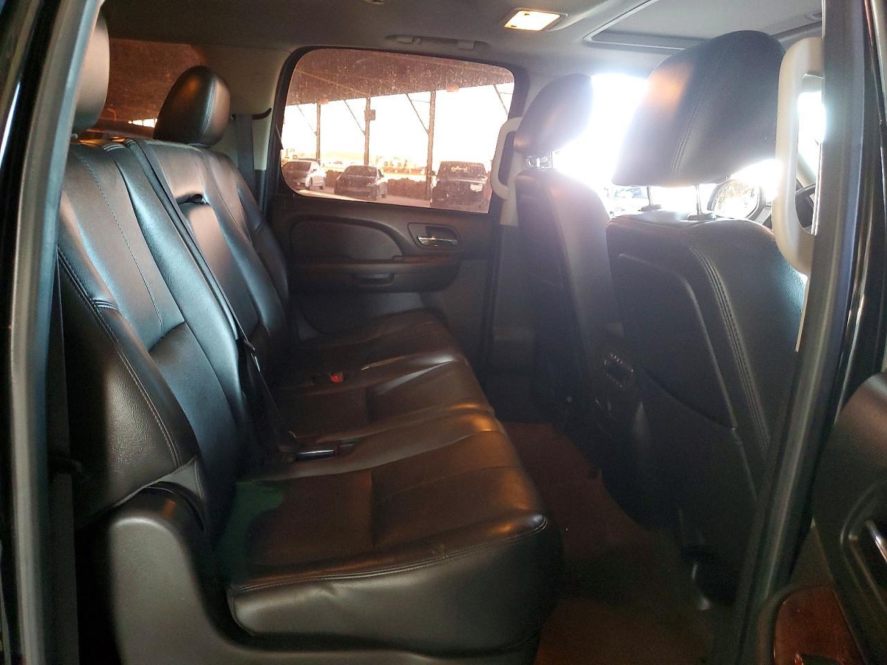 2014 Chevrolet Suburban K1500 Lt - zdjęcie 11