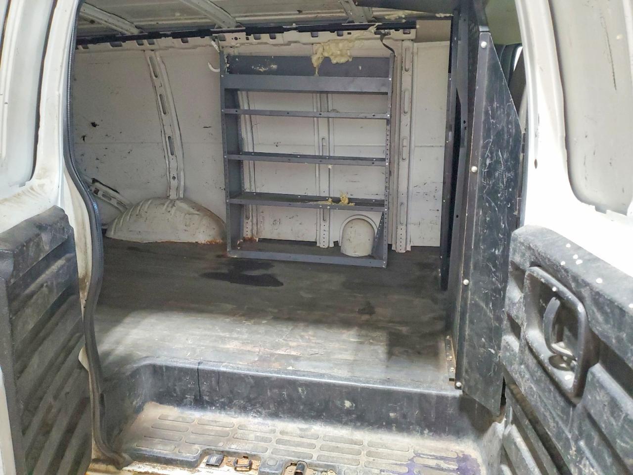 2013 Chevrolet Express G2500 - zdjęcie 11