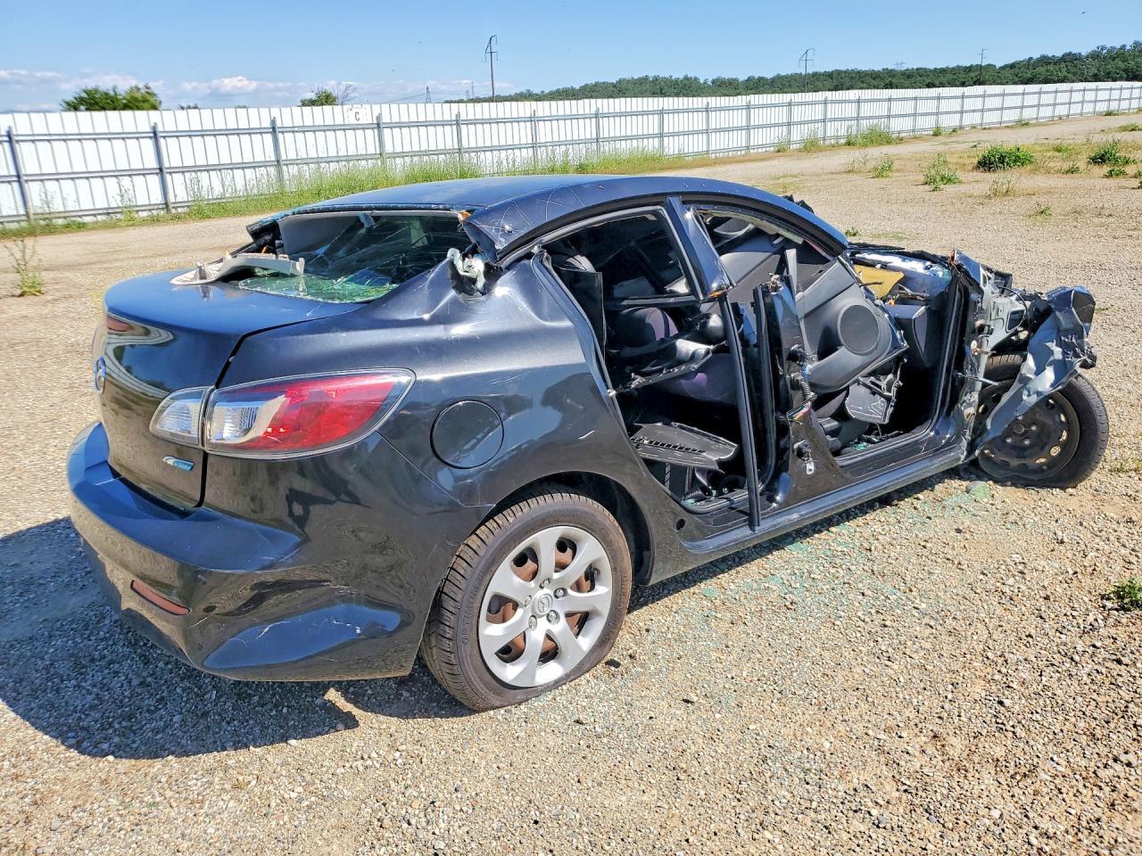2013 Mazda 3 I - zdjęcie 3