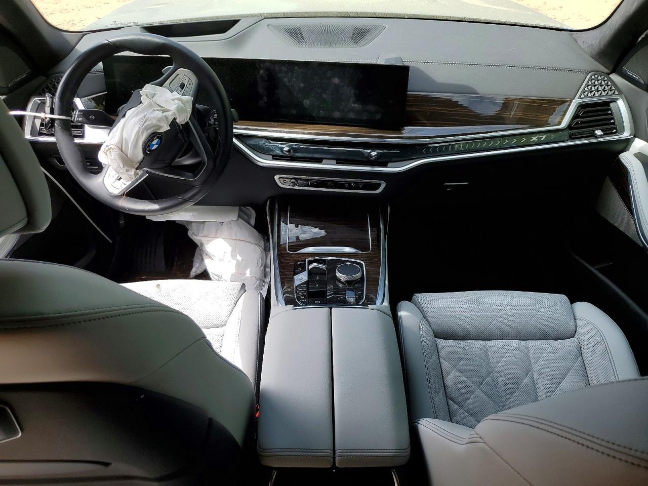 2025 BMW X7 xDrive40I - zdjęcie 8