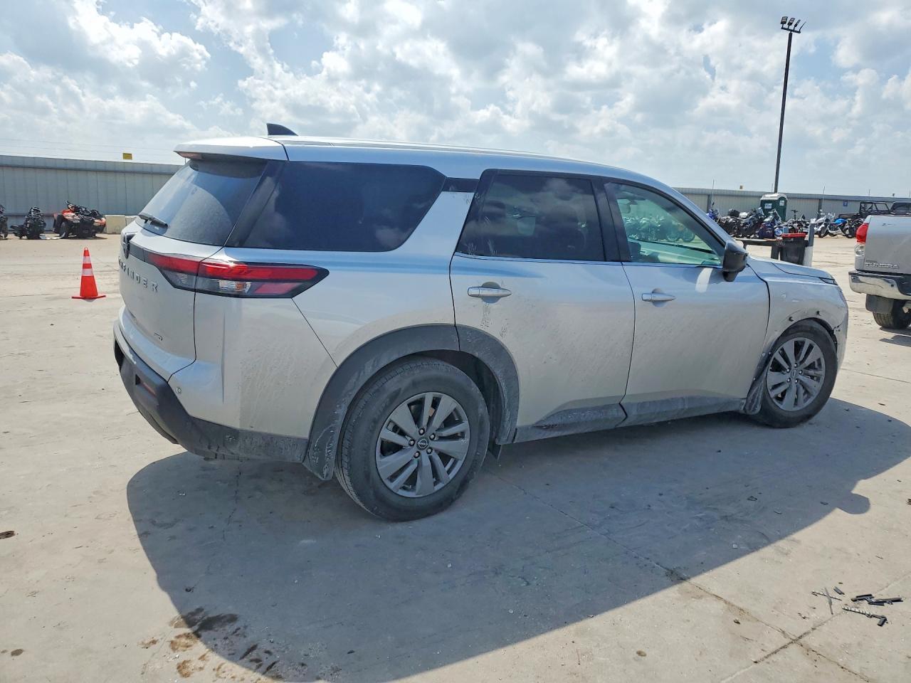2025 Nissan Pathfinder S - zdjęcie 3