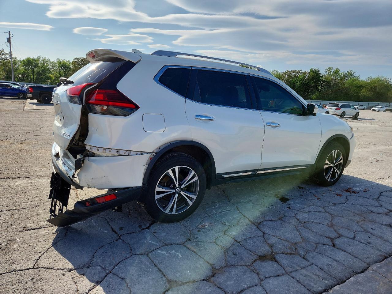 2017 Nissan Rogue - zdjęcie 3