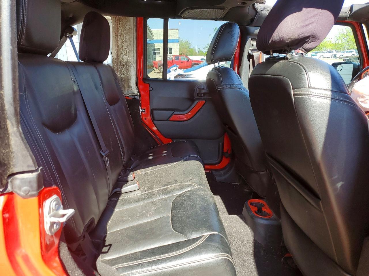 2017 Jeep Wrangler Unlimited Sahara - zdjęcie 11