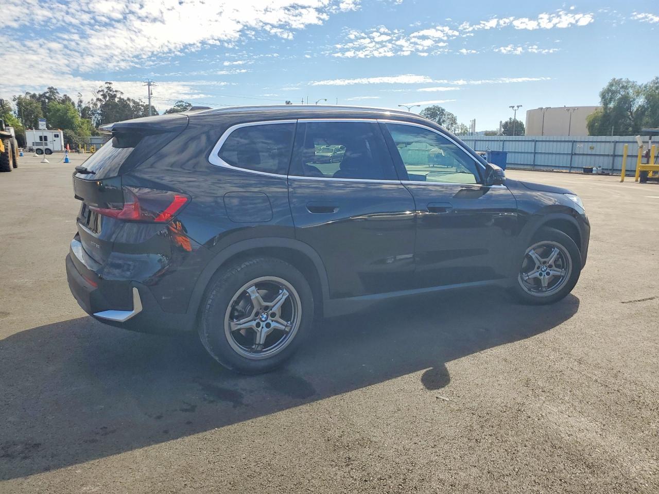 2023 BMW X1 xDrive28I - zdjęcie 3