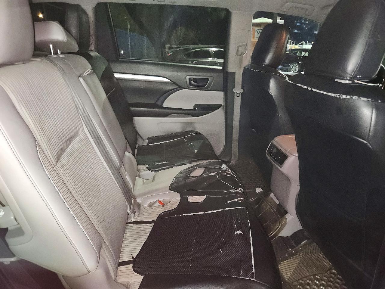 2016 Toyota Highlander Le Plus - zdjęcie 11