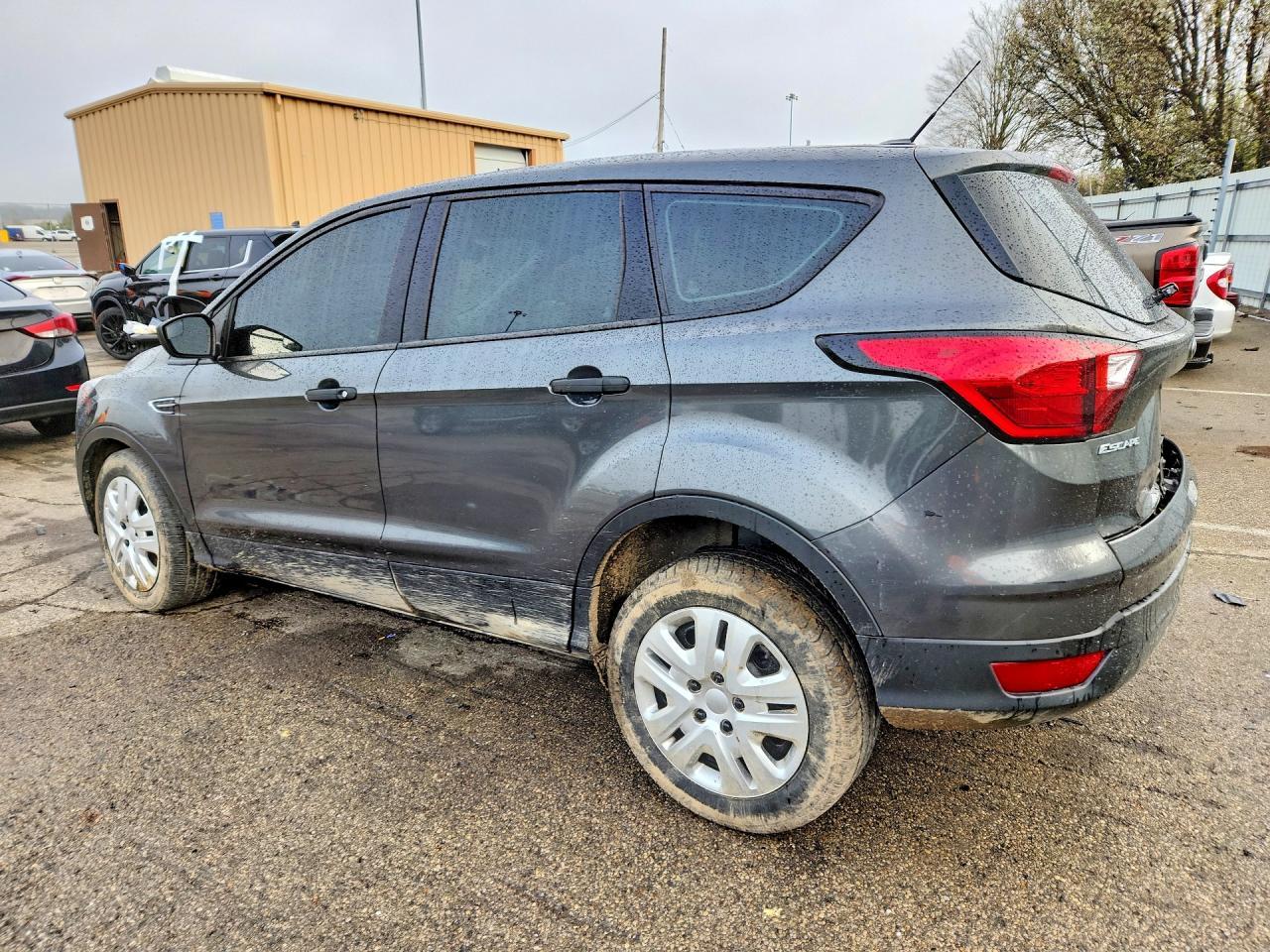 2019 Ford Escape S - zdjęcie 2