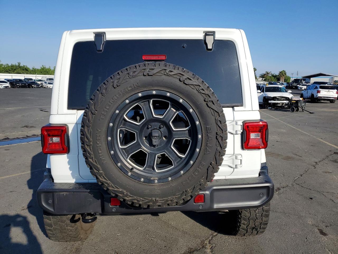 2023 Jeep Wrangler Sahara - zdjęcie 6