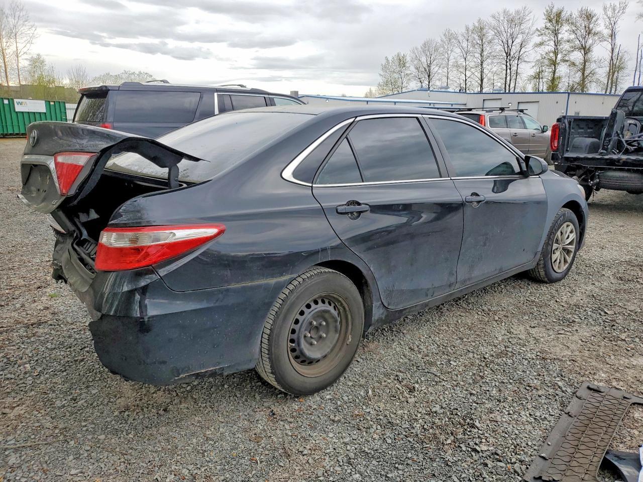 2017 Toyota Camry Le - zdjęcie 3