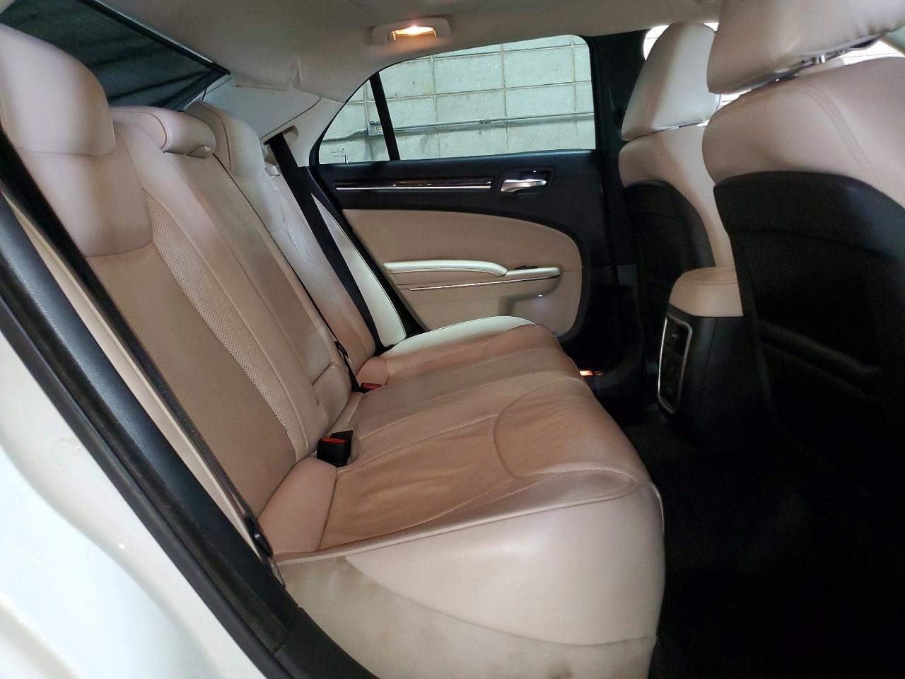 2016 Chrysler 300C - zdjęcie 10