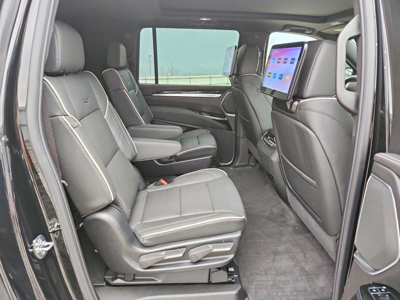 2026 Cadillac Escalade Esv Sport - zdjęcie 11