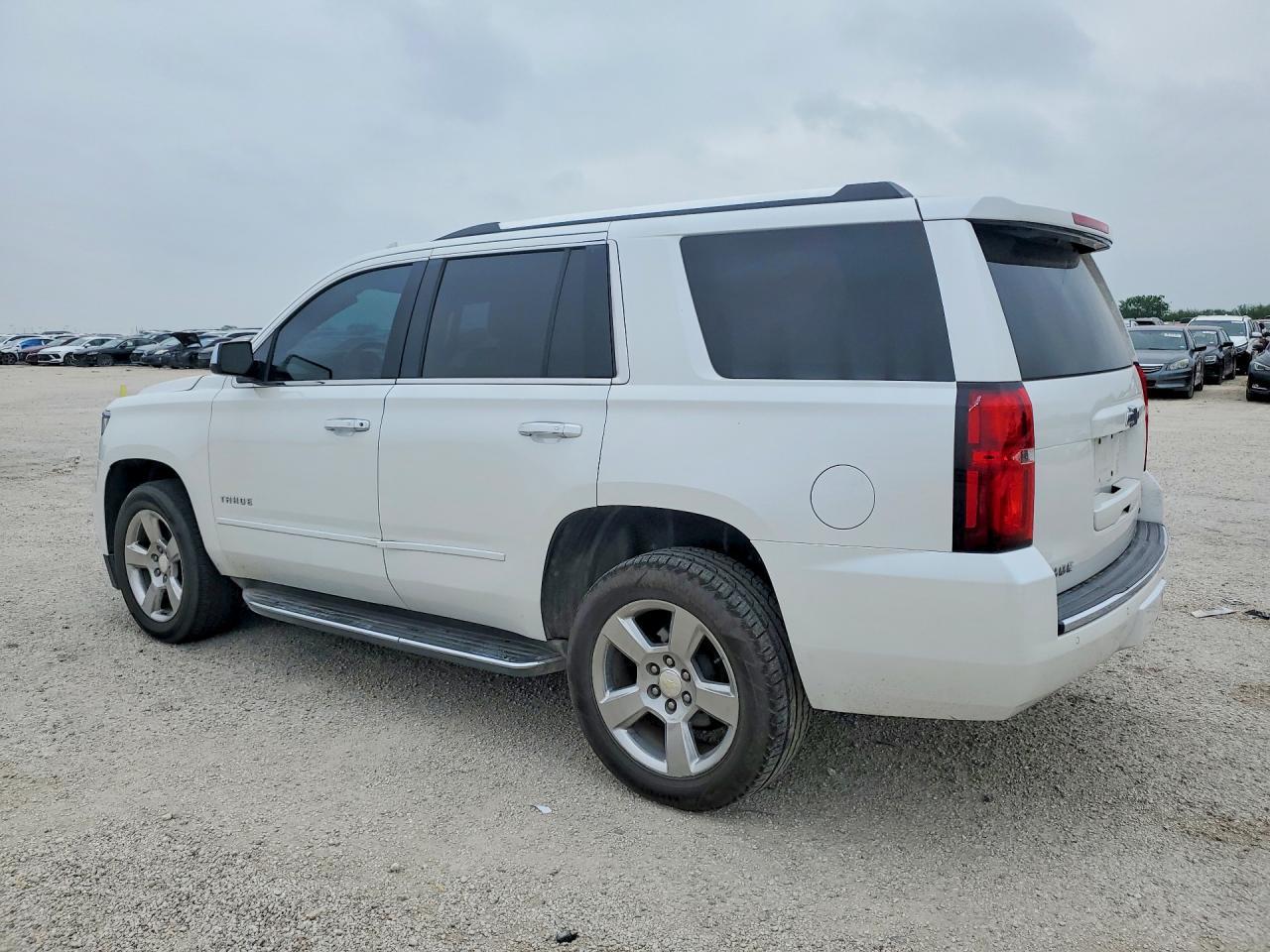 2019 Chevrolet Tahoe K1500 Premier - zdjęcie 2