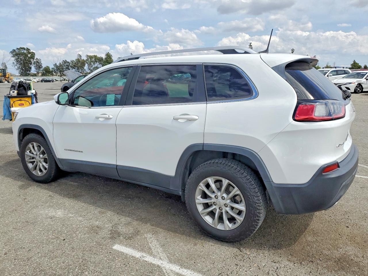 2019 Jeep Cherokee Latitude - zdjęcie 2