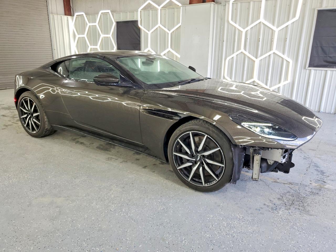 2017 Aston Martin Db11 - zdjęcie 4