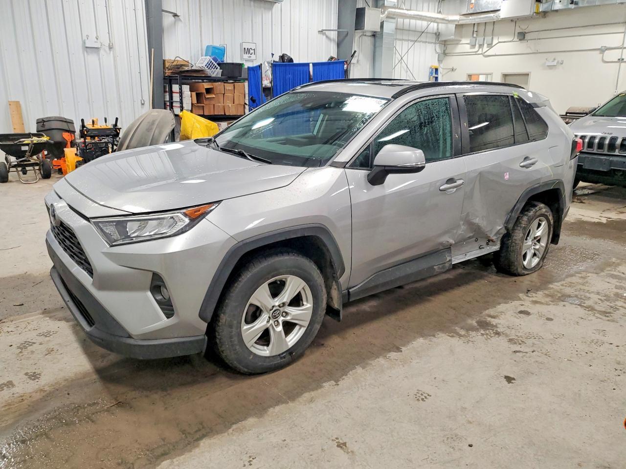 2019 Toyota Rav4 Xle - zdjęcie główne