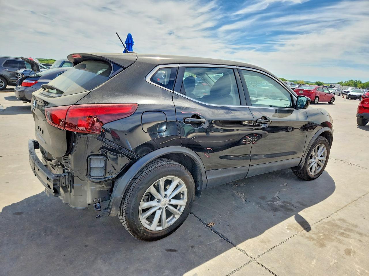 2017 Nissan Rogue Sport S - zdjęcie 3