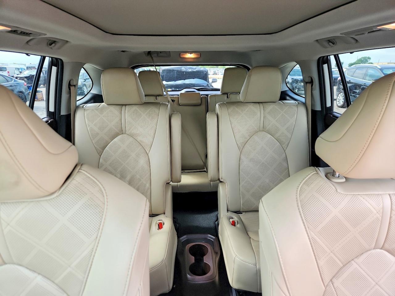 2021 Toyota Highlander Hybrid Platinum - zdjęcie 10
