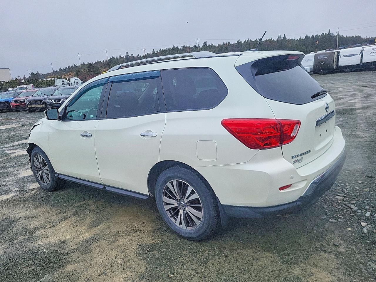 2017 Nissan Pathfinder S - zdjęcie 2