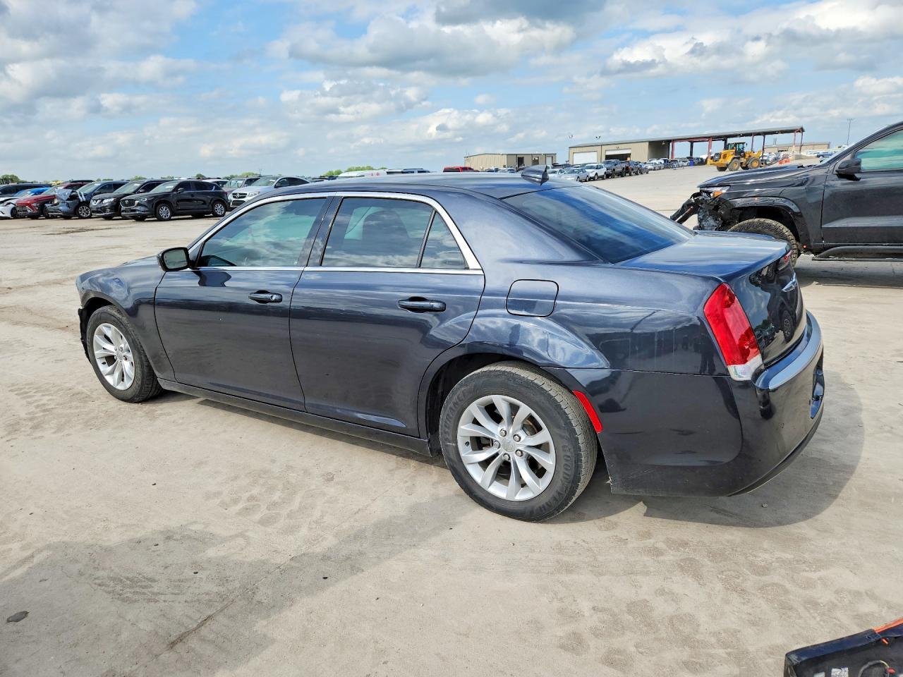 2015 Chrysler 300 Limited - zdjęcie 2
