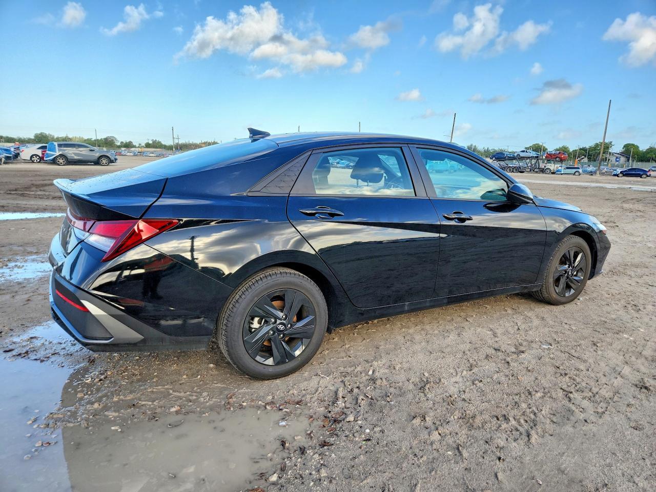 2025 Hyundai Elantra Sel Sport - zdjęcie 3