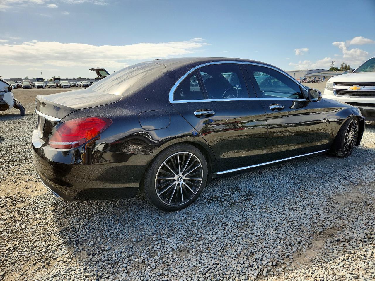 2021 Mercedes-Benz C 300 - zdjęcie 3