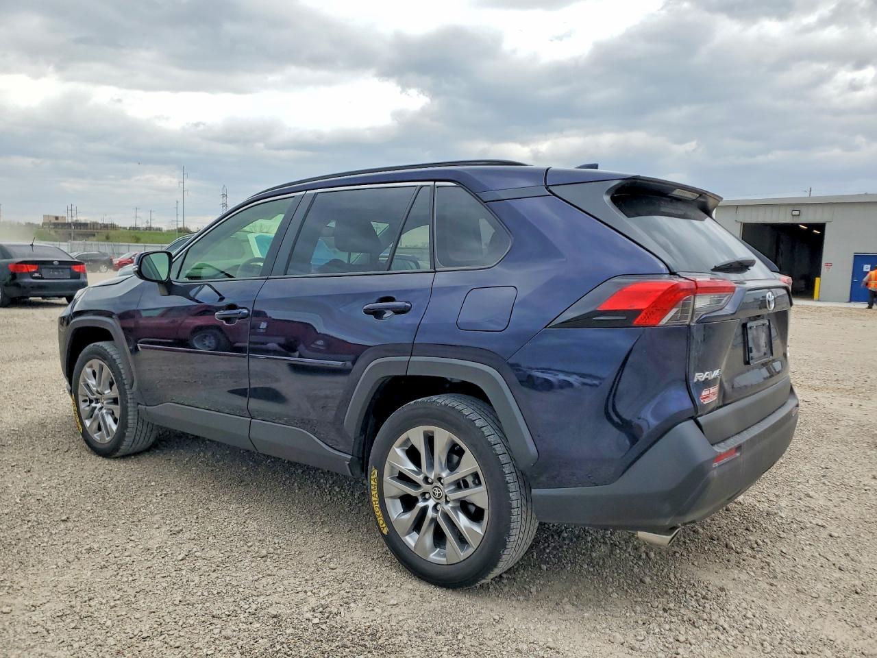 2023 Toyota Rav4 Xle Premium - zdjęcie 2