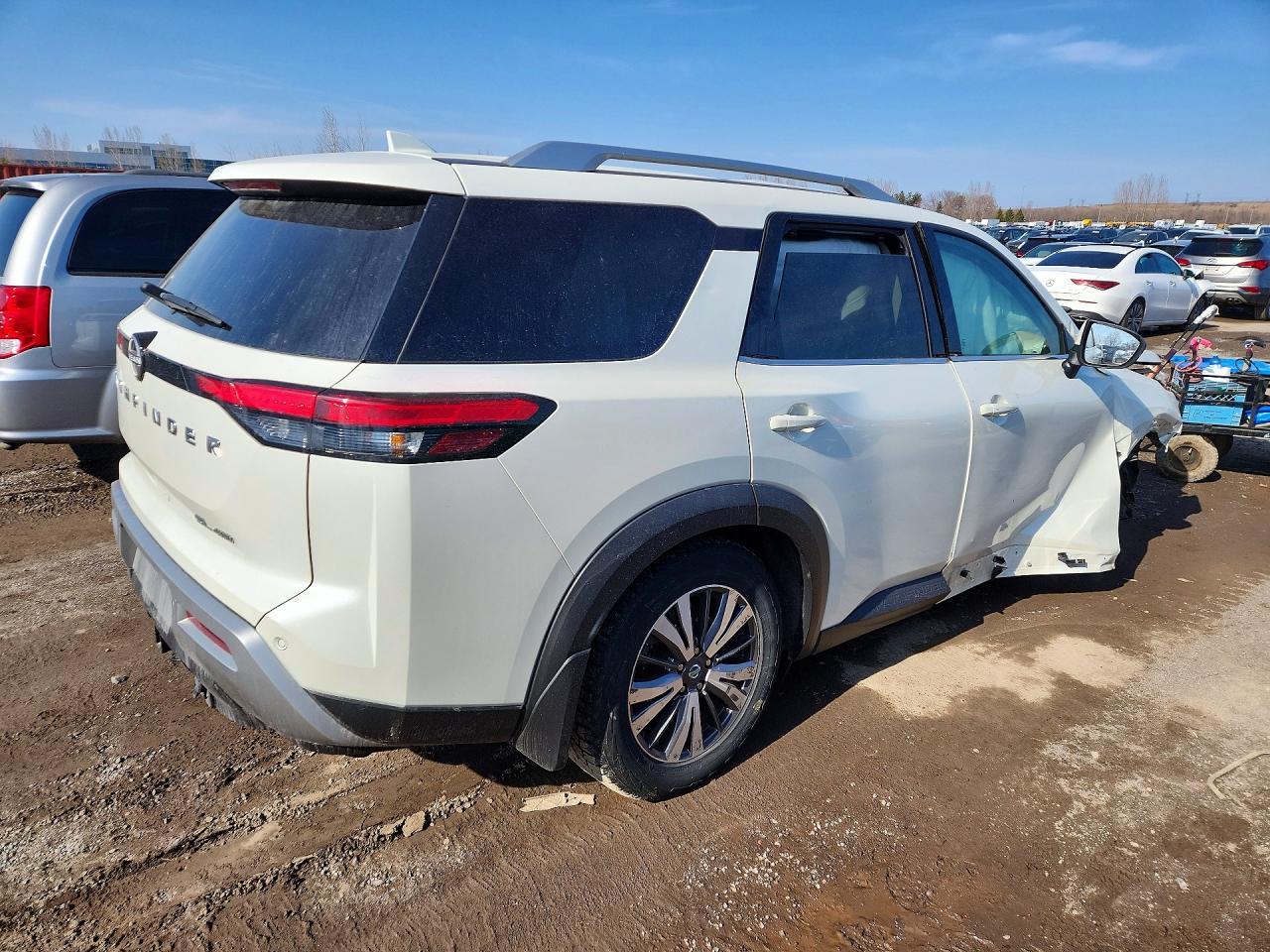 2023 Nissan Pathfinder Sl - zdjęcie 3