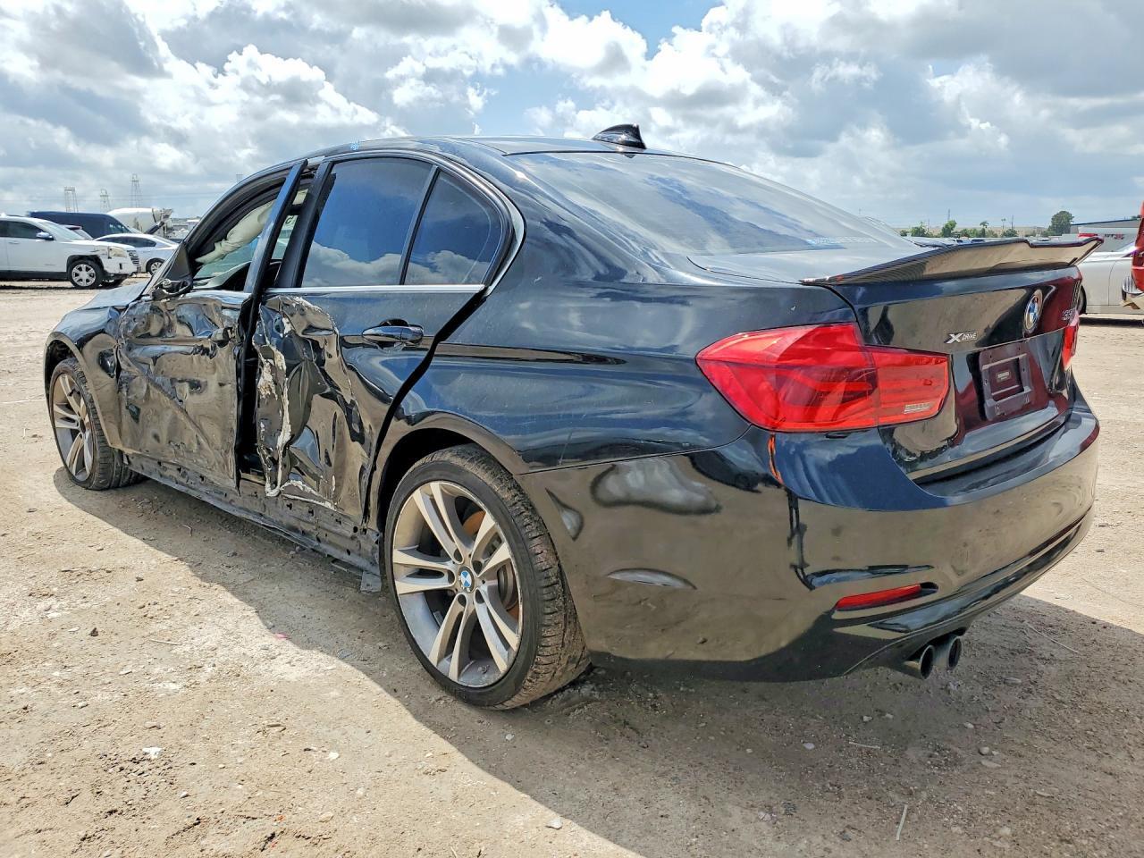 2018 BMW 330 Xi - zdjęcie 2