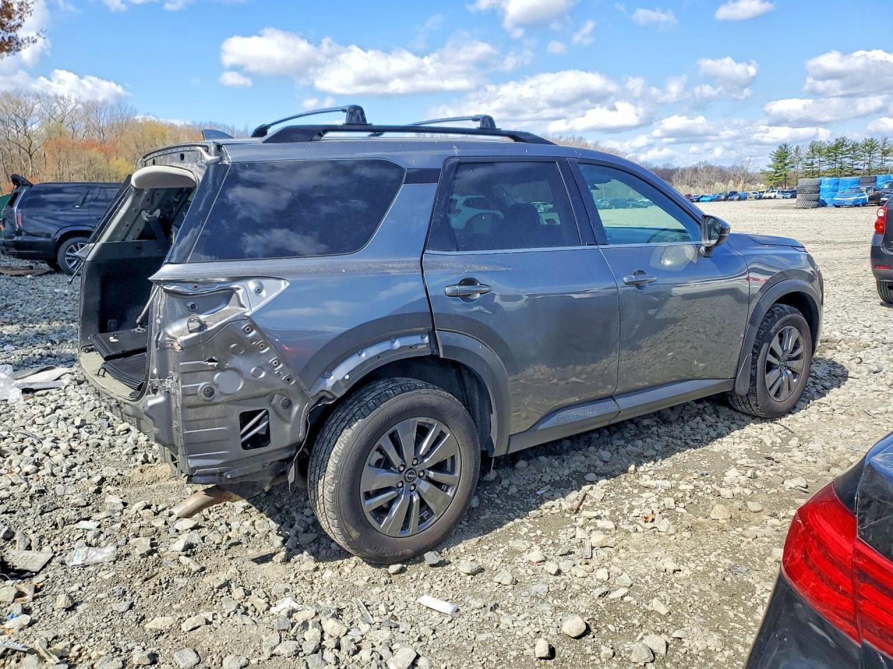 2024 Nissan Pathfinder Sv - zdjęcie 3