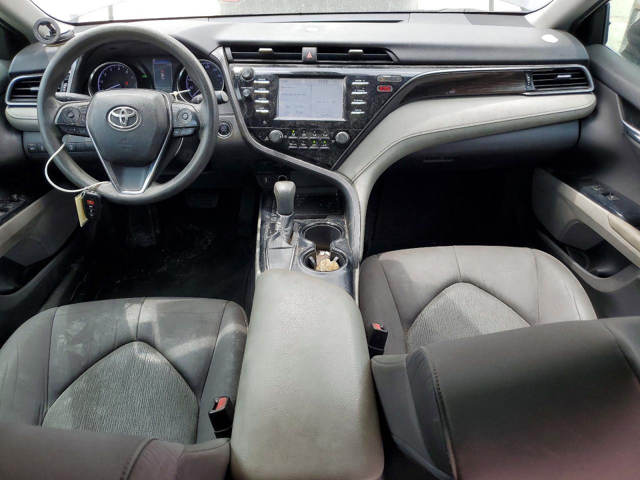 2019 Toyota Camry Le - zdjęcie 8