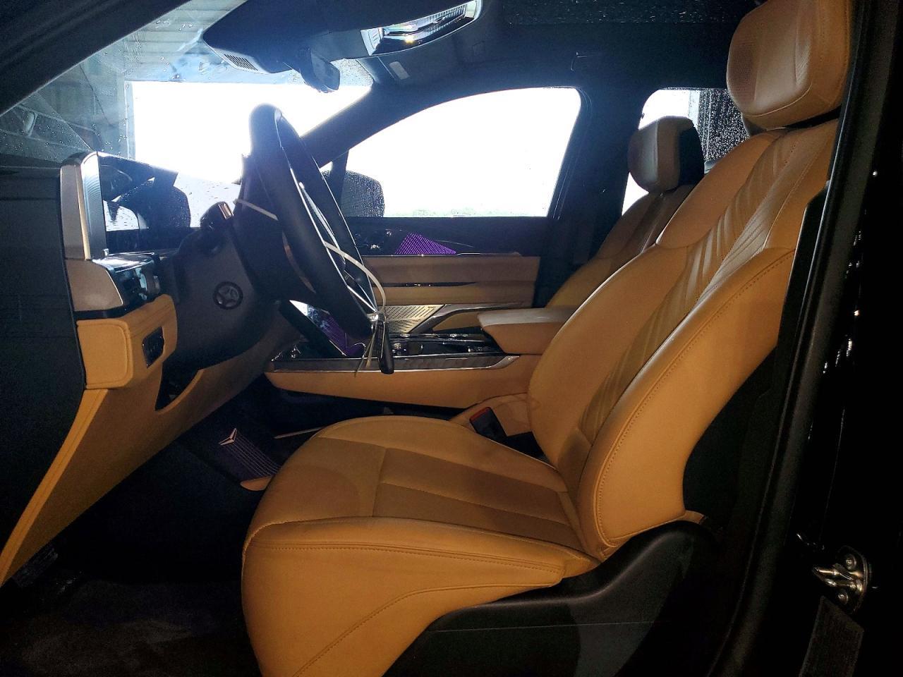 2025 Cadillac Escalade - zdjęcie 7