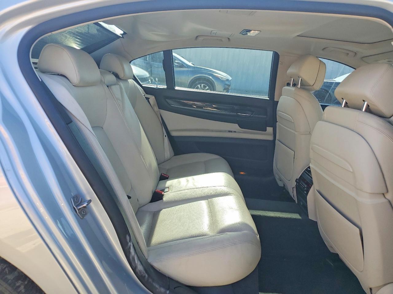 2013 BMW 740 Li - zdjęcie 10