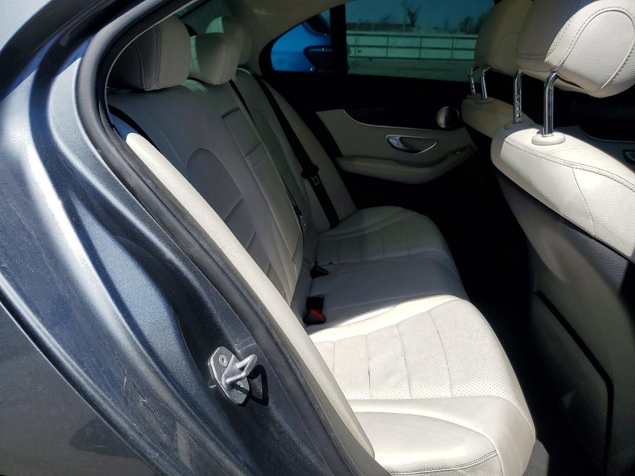 2017 Mercedes-Benz C 300 4Matic - zdjęcie 10