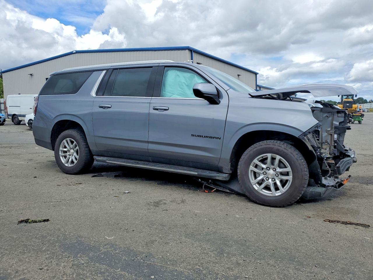 2021 Chevrolet Suburban K1500 Lt - zdjęcie 4
