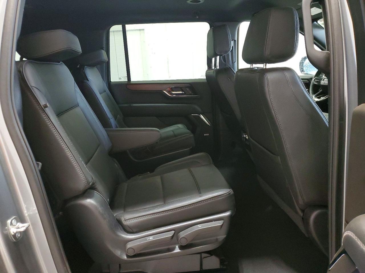 2025 GMC Yukon Xl Denali - zdjęcie 11