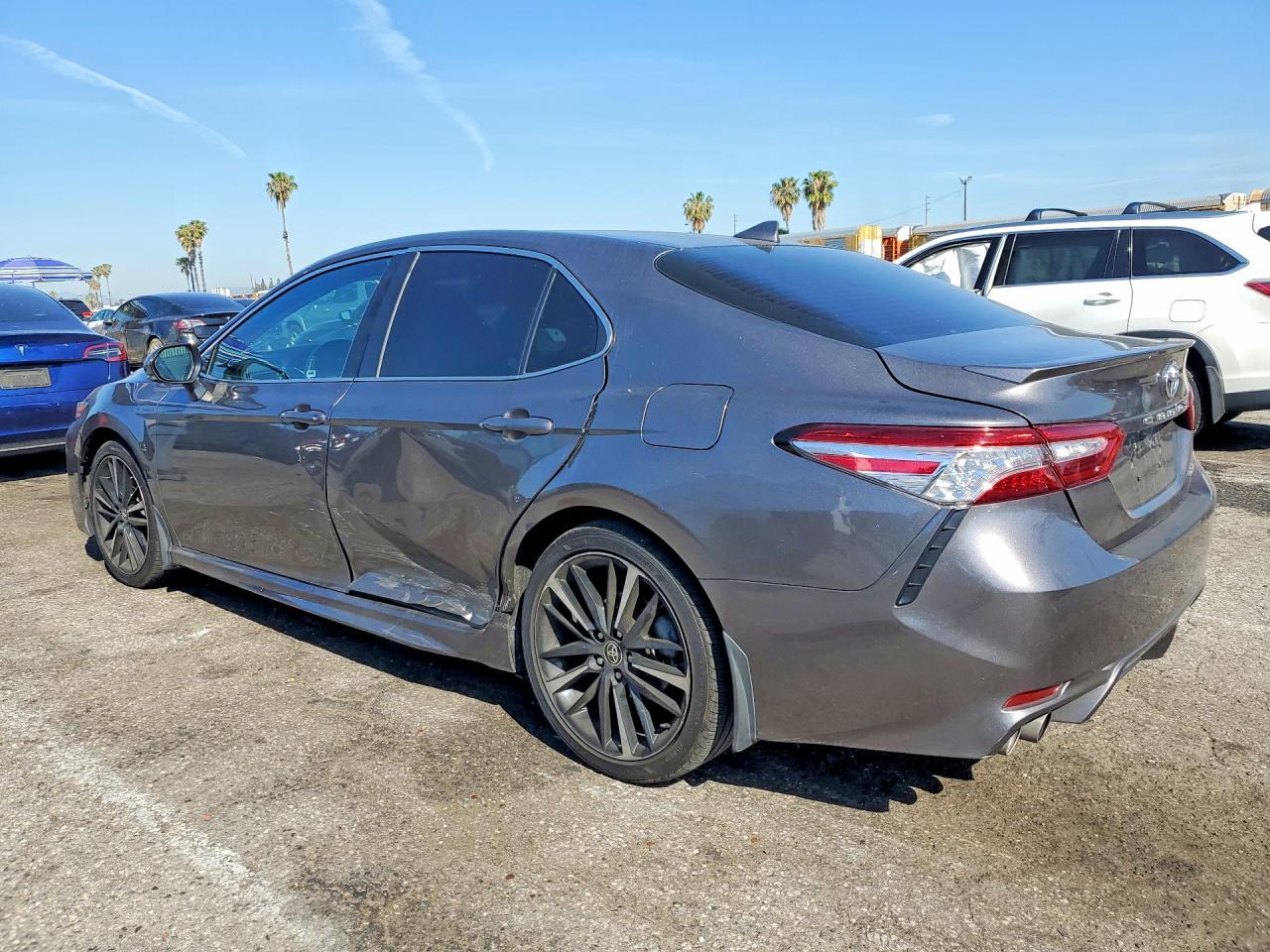 2020 Toyota Camry Xse - zdjęcie 2