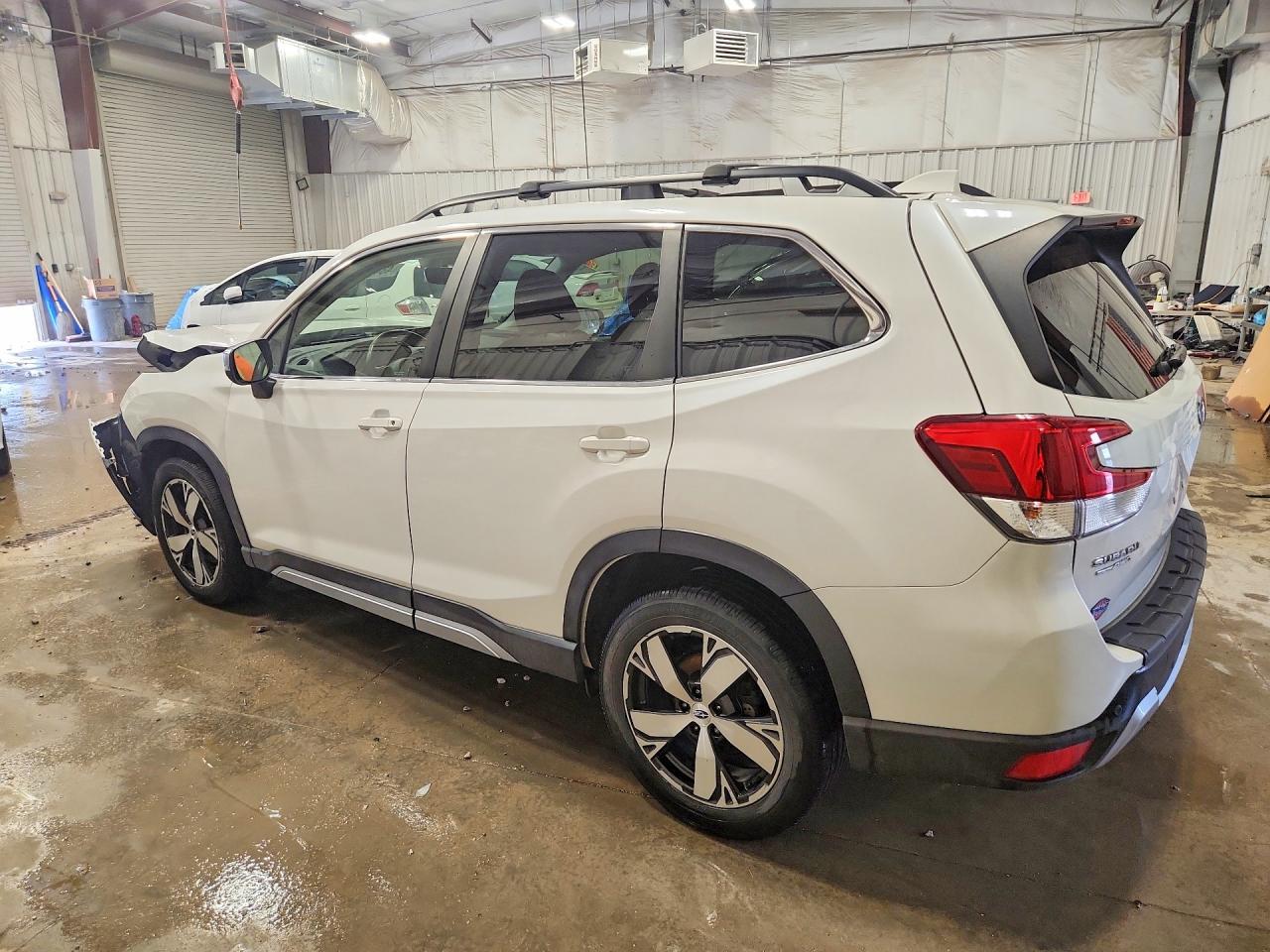 2021 Subaru Forester Touring - zdjęcie 2