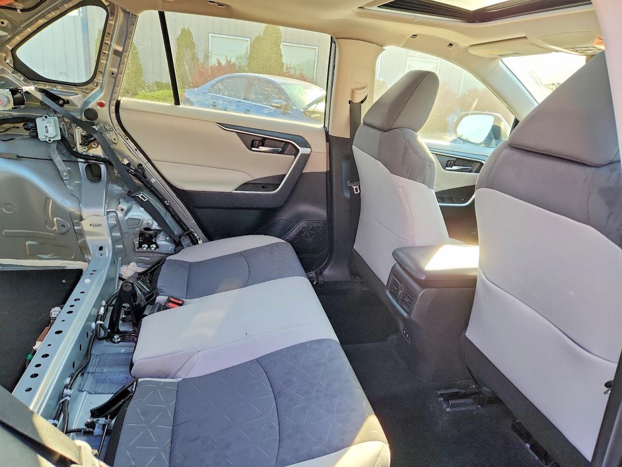 2020 Toyota Rav4 Xle - zdjęcie 11