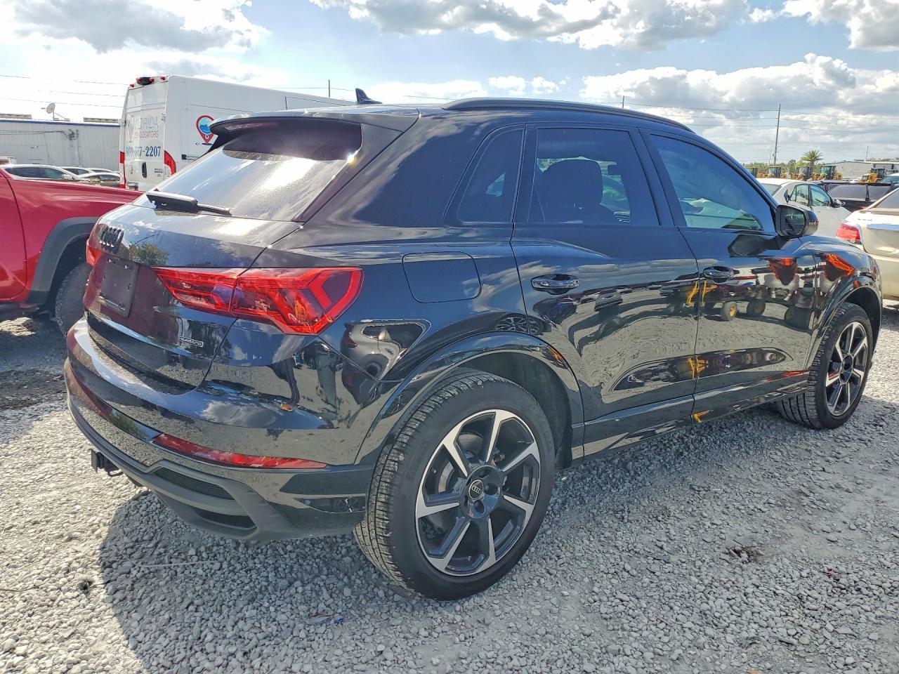 2025 Audi Q3 Premium Plus S Line 45 - zdjęcie 3
