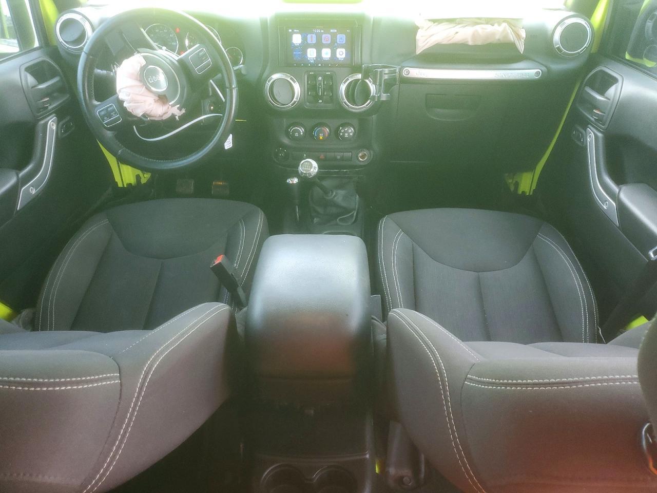 2016 Jeep Wrangler Unlimited Sahara - zdjęcie 8