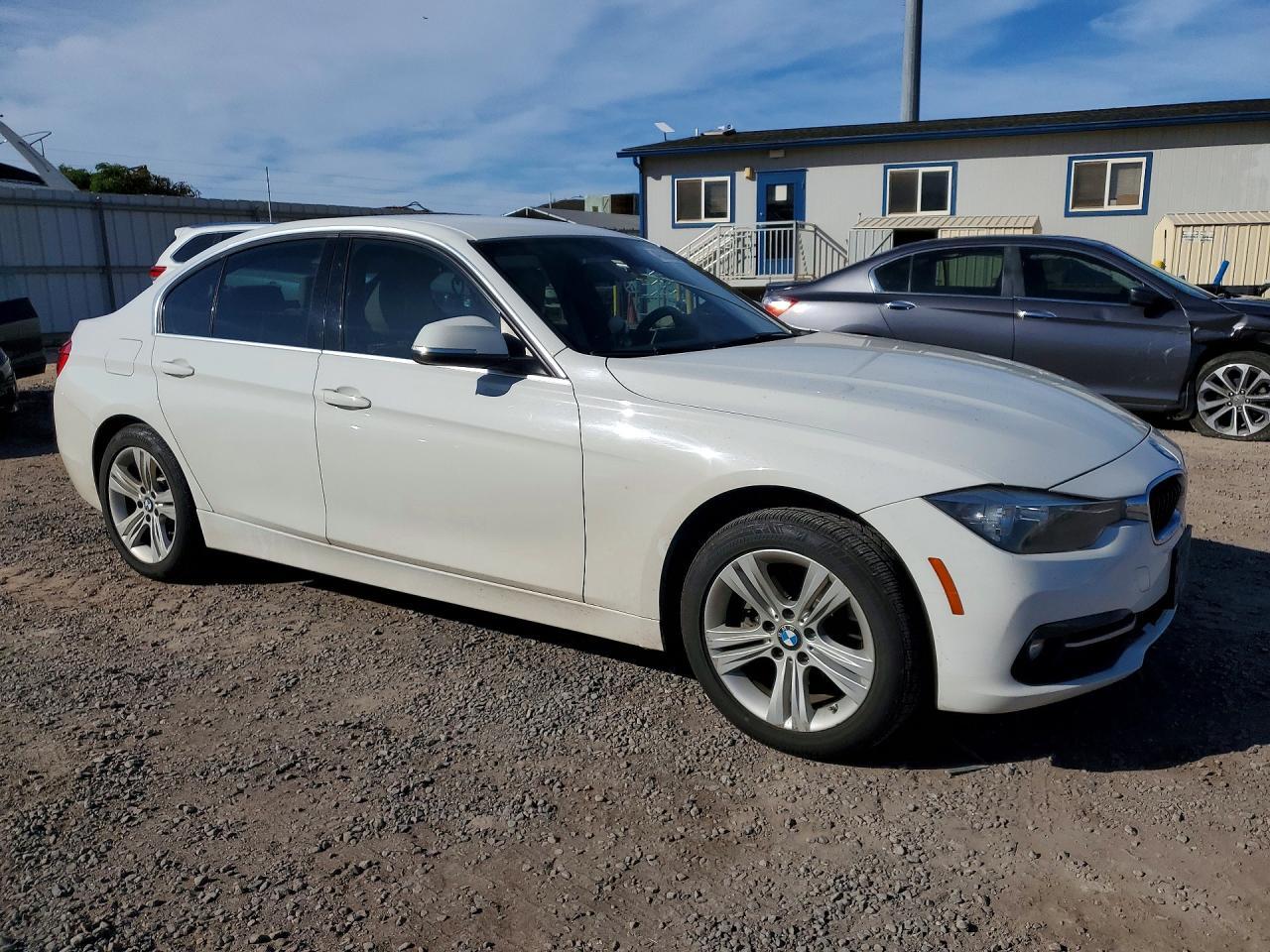 2017 BMW 330 I - zdjęcie 4