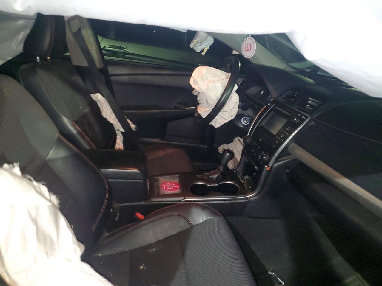 2016 Toyota Camry Se - zdjęcie 13