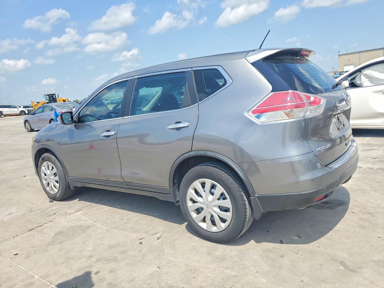 2015 Nissan Rogue S - zdjęcie 2