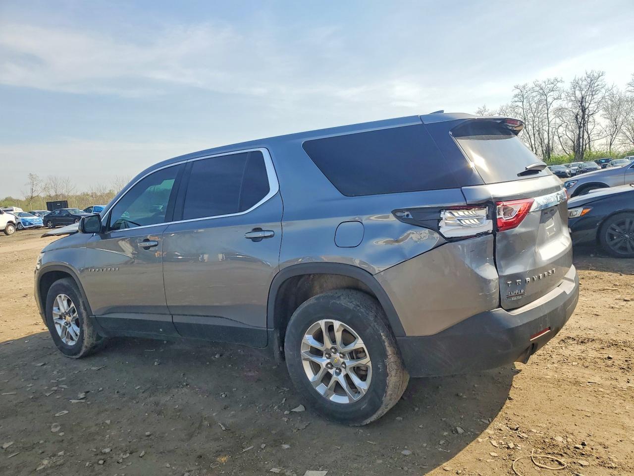 2019 Chevrolet Traverse Ls - zdjęcie 2