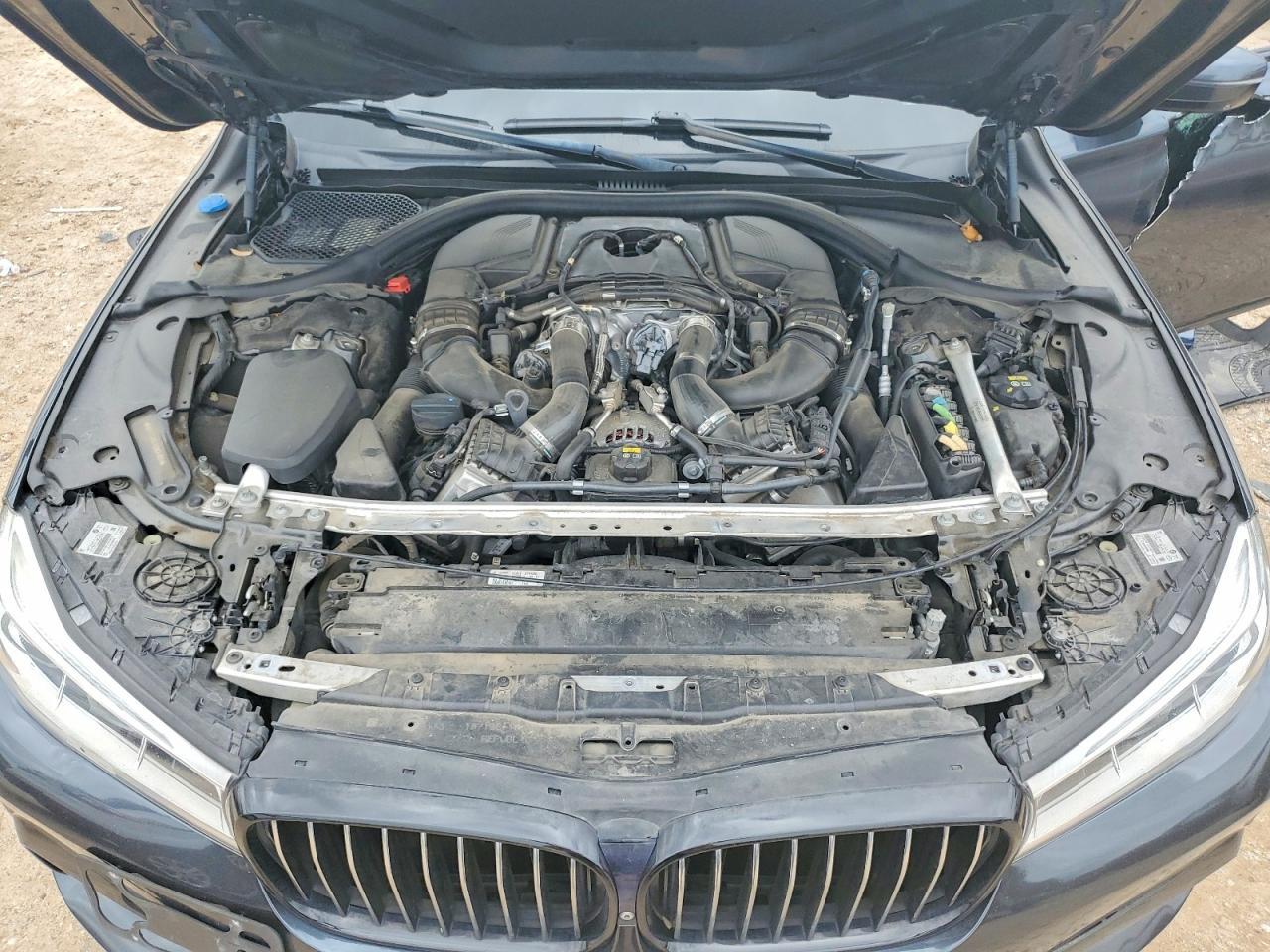 2019 BMW 750 I - zdjęcie 11