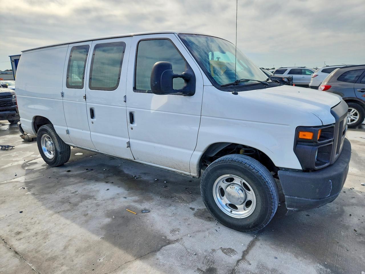 2013 Ford Econoline E250 Van - zdjęcie 4