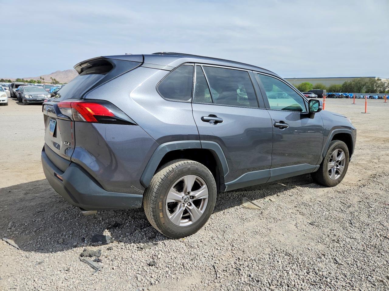2022 Toyota Rav4 Xle - zdjęcie 3