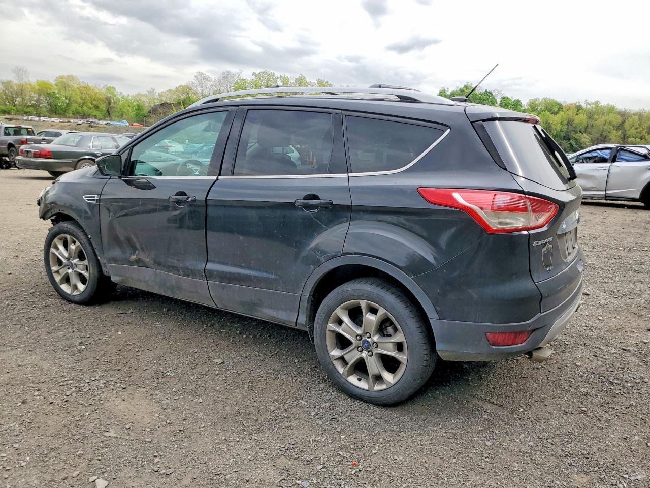 2014 Ford Escape Titanium - zdjęcie 2