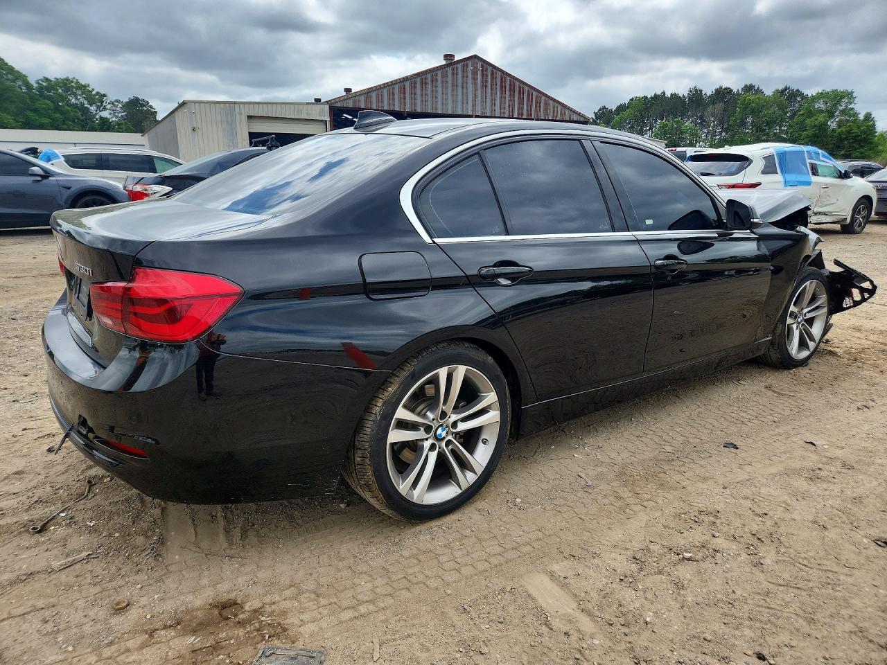 2018 BMW 330 I - zdjęcie 3