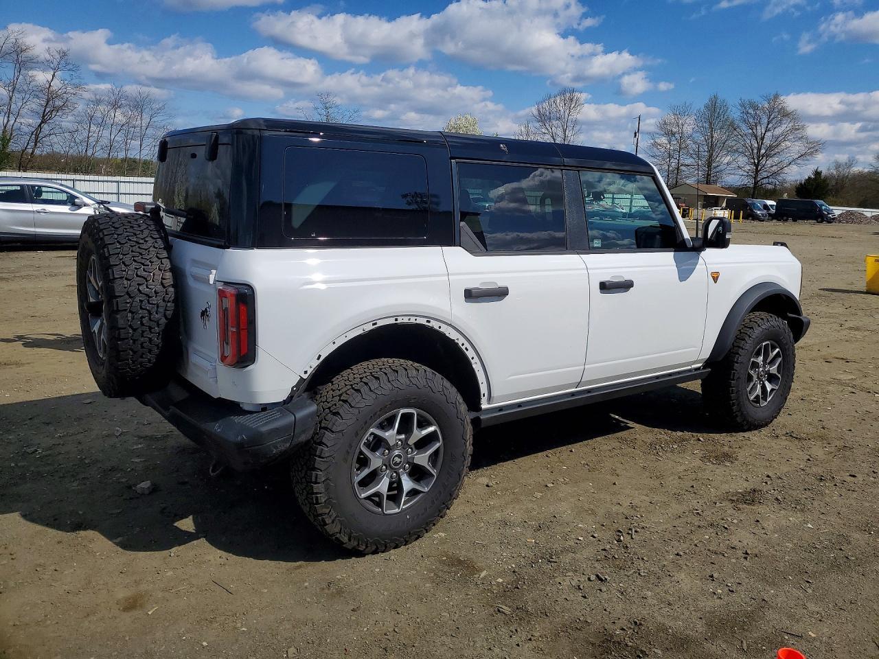 2025 Ford Bronco Badlands - zdjęcie 3