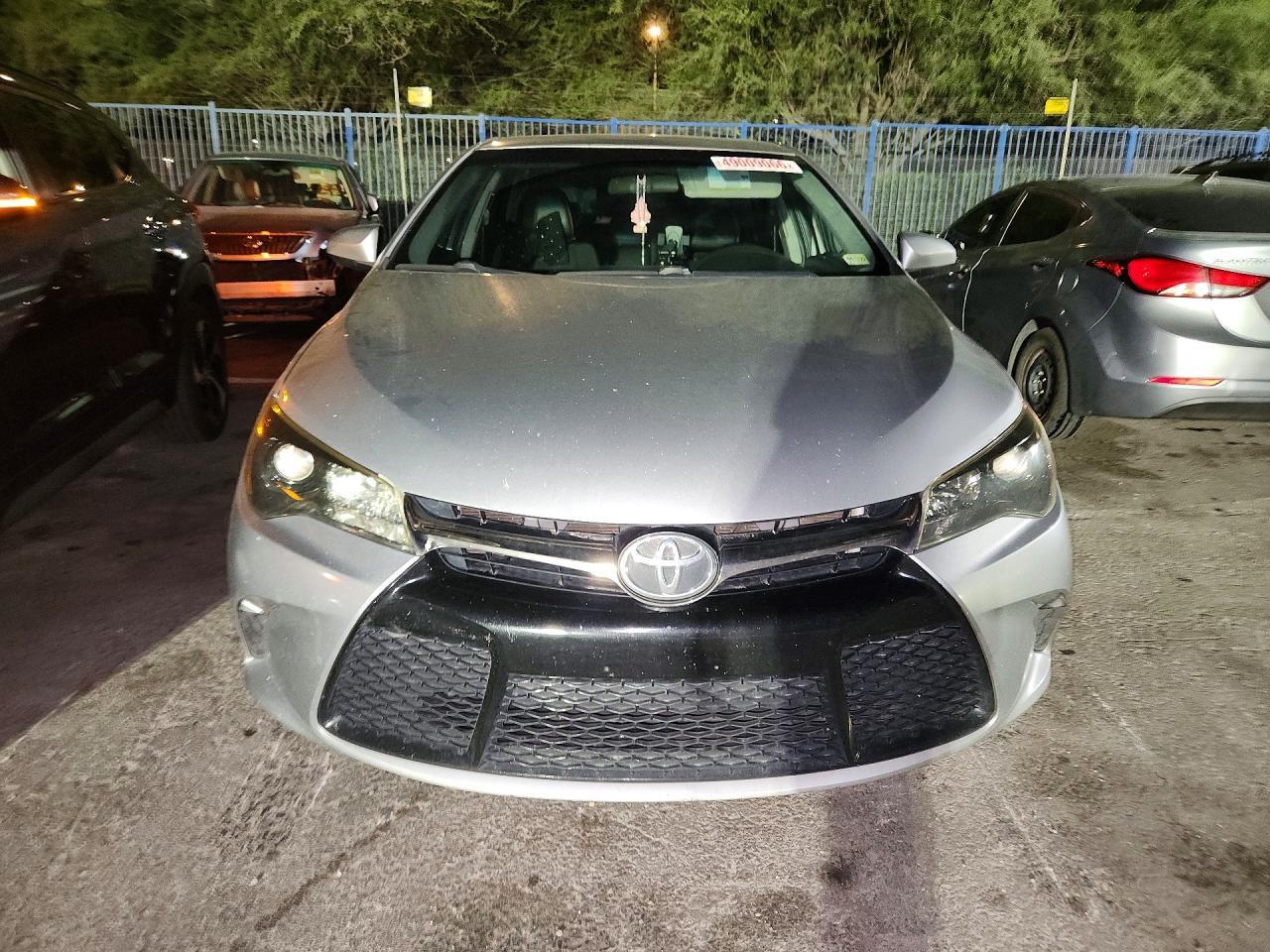 2016 Toyota Camry Se - zdjęcie 5